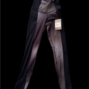 New Nike Women's yoga Leggings in Black and Charcoal Gradient XS